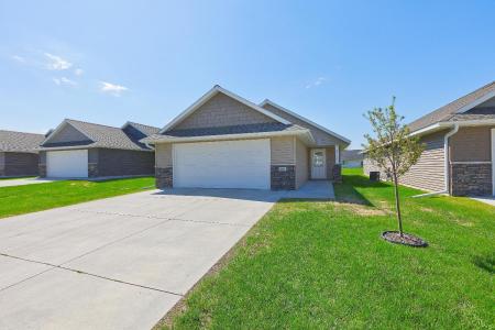 446 Lake Trail, Winsted, Minnesota 55395, USA