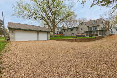 115 Lake Avenue E, Winsted, Minnesota 55395, USA