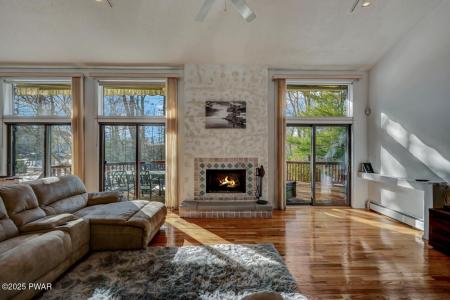 201 Broadmoor Drive, Lords Valley, Pennsylvania 18428, USA