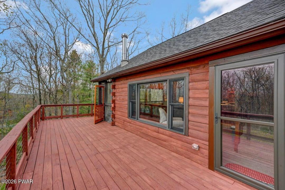 111 West End Drive, Lords Valley, Pennsylvania 18428, USA