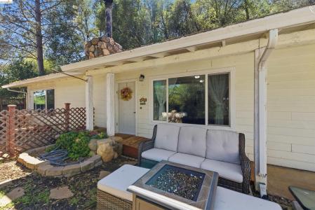 376 Calaveras Way, Sonora, California 95370, USA