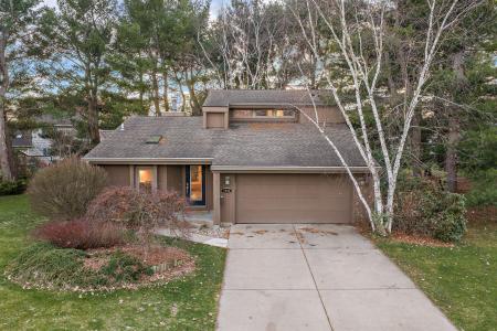 7524 Turnberry Court, Portage, Michigan 49024, USA
