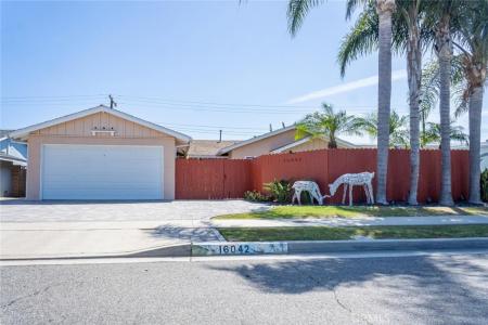16042 Warren, Huntington Beach, California 92649, USA
