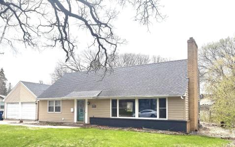 1039 W Summit Avenue, Fergus Falls, Minnesota 56537, USA