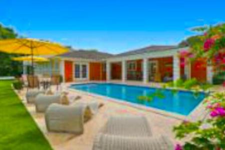 Dar Lalla Edgewater Drive, Nassau, New Providence, Bahamas