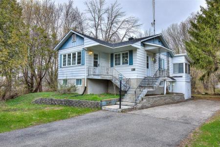 3125  Rue Louise, Sainte-Marthe-sur-le-Lac, Quebec J0N 1P0, Kanada