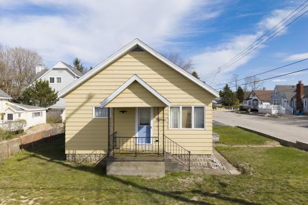 15 N Lakeshore Drive, Manistee, Michigan 49660, USA
