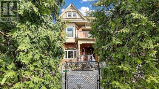 26 MACDONELL AVENUE, Toronto (roncesvalles), Ontario M6R 2A2, Canada