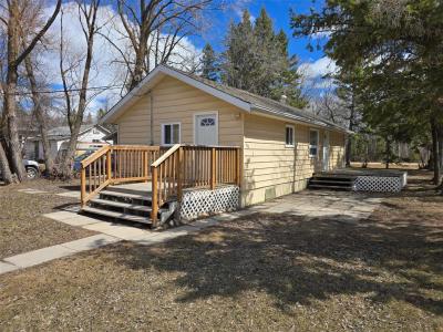222 6TH STREET, Gimli, Manitoba R0C 1B0, Canada