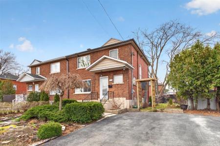 570  Rue Marlatt, Montréal (Saint-Laurent), Quebec H4M 2H1, Canadá