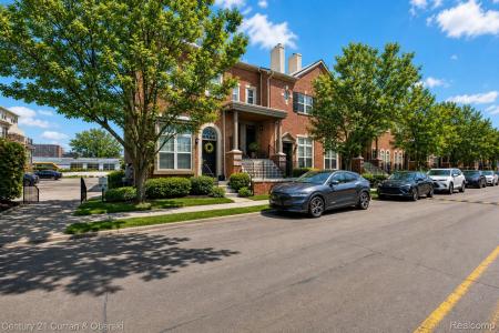 22123 W Village Drive, Dearborn, Michigan 48124, Estados Unidos