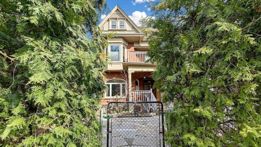 26 MACDONELL AVENUE, Toronto, Ontario M6R 2A2, Kanada