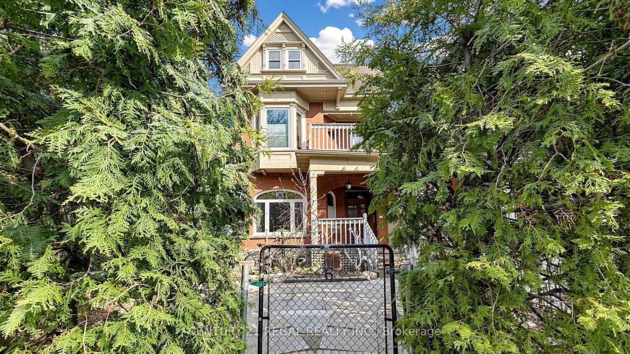 26 MACDONELL AVENUE, Toronto, Ontario M6R 2A2, Kanada