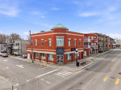 805-815  Rue des Cascades E., Saint-Hyacinthe, Québec J2S 3G3, Canada