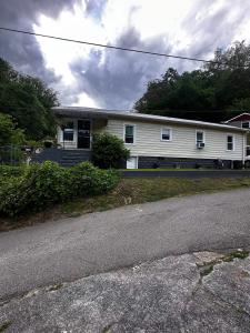 302 9th Street, Logan, West Virginia 25601, USA