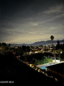 19776 Merryhill Street, Santa Clarita, California 91351, USA