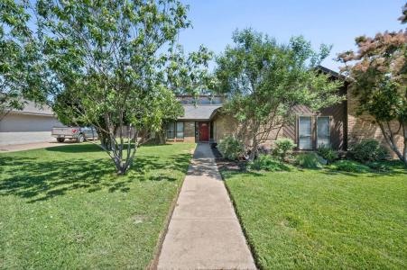 1023 Auburn Drive, Arlington, Texas 76012, USA