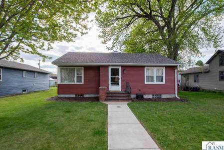 224 N 3rd Avenue, Waldorf, Minnesota 56091, USA