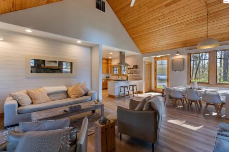 502 Hornby Place, Dover, Idaho 83825, USA