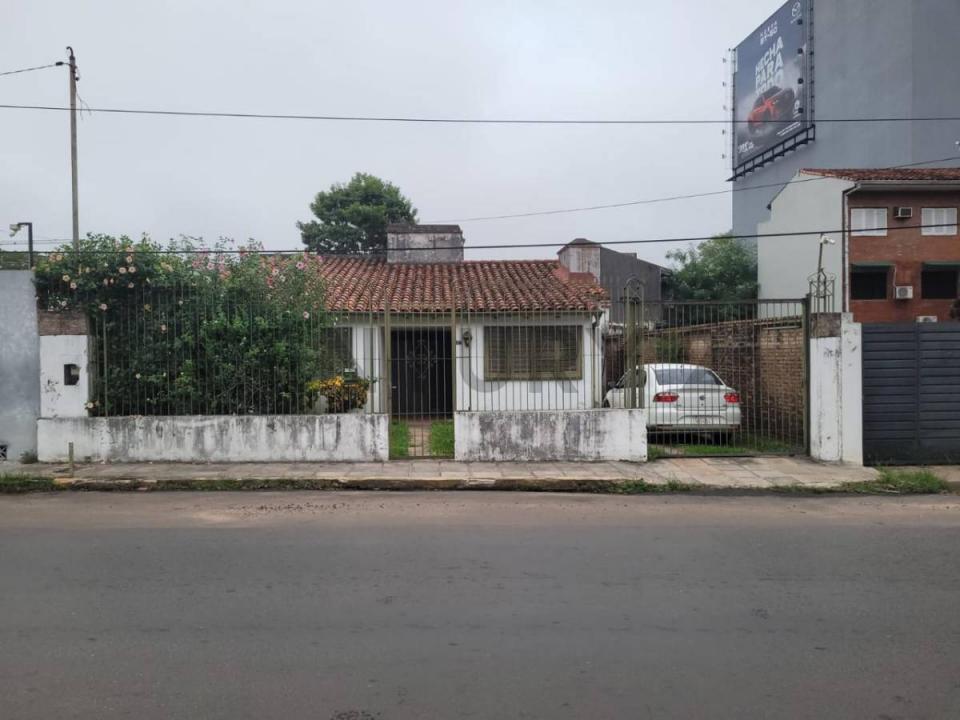 Maximo Lira entre Poeta Guido Spano y Andrade , Villa Morra, Asunción 00001, Paraguay