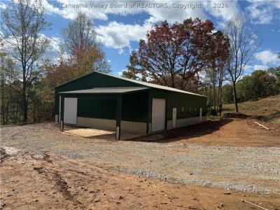 729 Bee Ridge Road, Leon, WV 25123, USA
