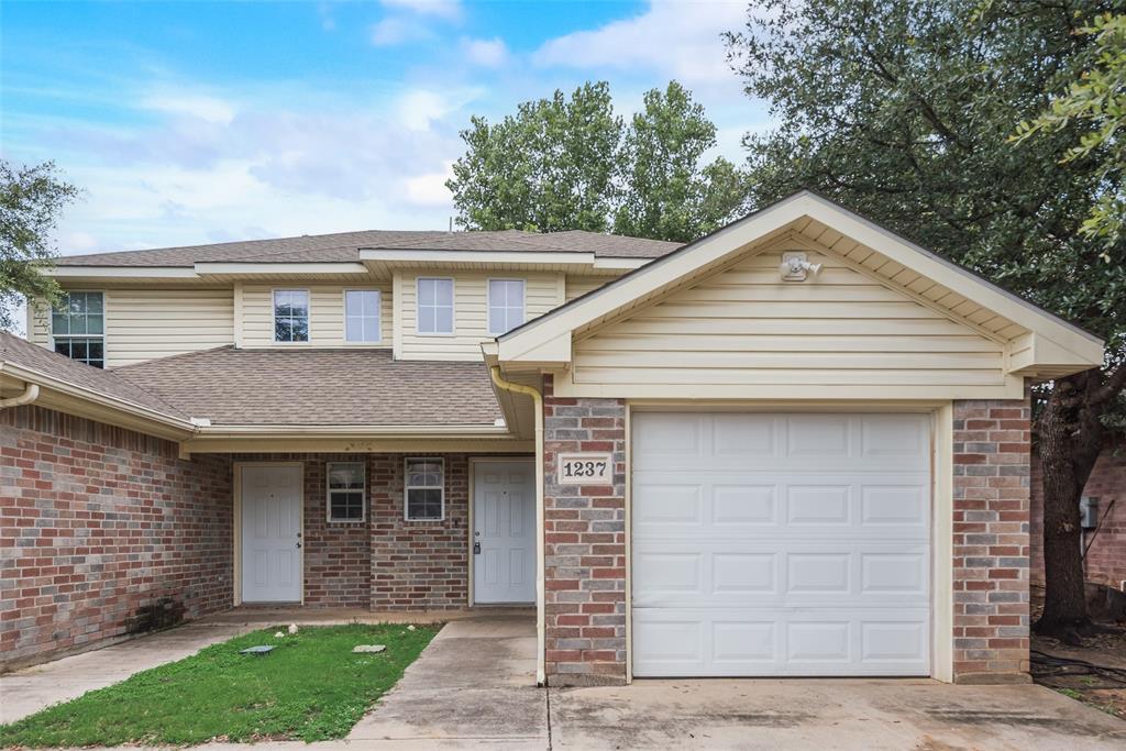 1233 & 1237 Village Garden Drive, Azle, Texas 76020, États-Unis