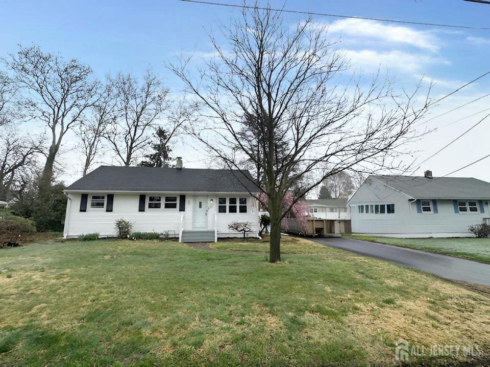 -205 Willow Drive, Neptune, Nova Jersey 07753, Estados Unidos