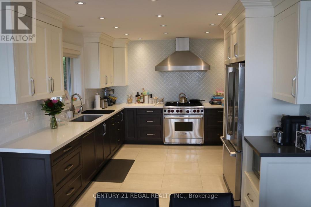 18 ROWSE CRESCENT, Toronto (kingsview Village-the Westway), Ontario M9P 3L5, Kanada