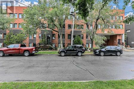 68 WINSTON PARK BOULEVARD, Toronto (downsview-roding-cfb), Ontario M3K 1C3, Canada