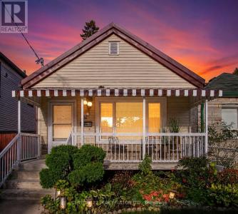 32 FLORENCE CRESCENT, Toronto (rockcliffe-smythe), Ontario M6N 4E4, Canada