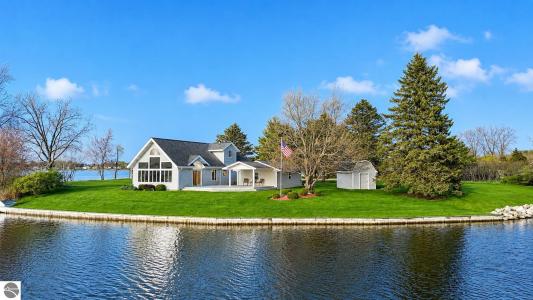 1017 Channel Drive, Lake Isabella, Michigan 48893, USA