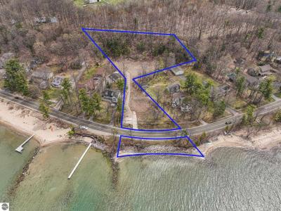 9006 Peninsula Drive, Traverse City, Michigan 49686, USA