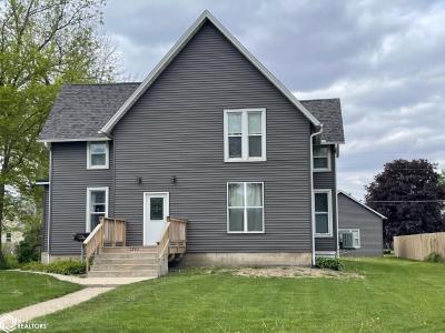 1221 Main Street, Grinnell, Iowa 50112, USA