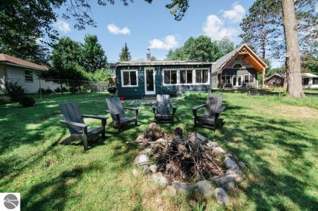 3185 Riverside Drive, Bellaire, Michigan 49615, USA