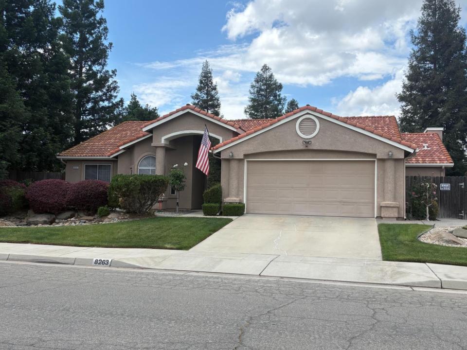 8263 N Mcdonald Avenue, Fresno, كاليفورنيا 93720, الولايات المتحدة