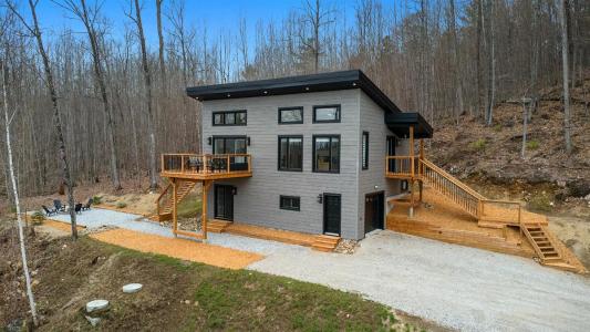 47  Ch. du Domaine-Mont-Lac, Blue Sea, Quebec J0X 1C0, Canada
