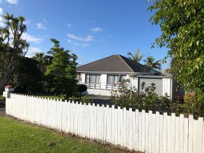 1/69 Howe Street (front), Howick, Auckland 2014, Nova Zelândia