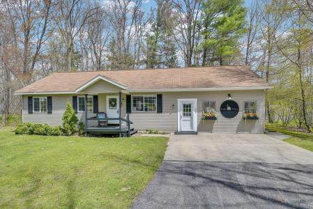 125 Whitebirch Drive, Houghton Lake, Michigan 48629, USA