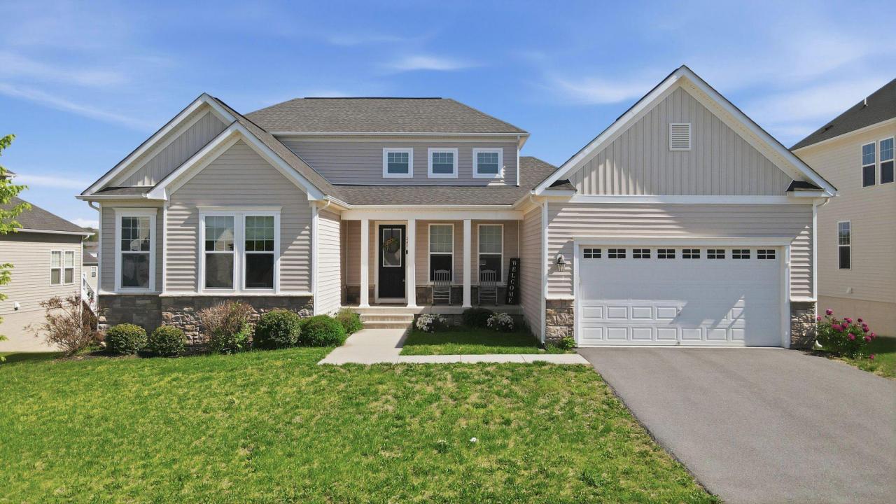 241 Courier Drive, Charles Town, West Virginia 25414, USA