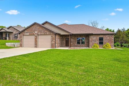 951 COCHISE Dr, Holts Summit, Missouri 65043, USA