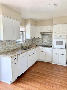 801 E Stadium Court, Friendswood, Texas 77546, USA