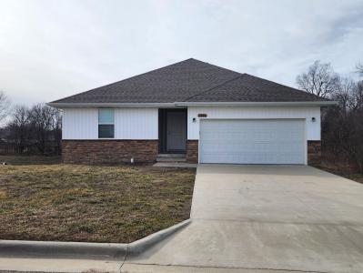 1295 South Whitaker Avenue, Republic, Missouri 65738, USA