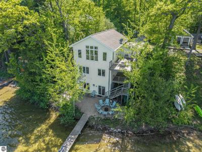4333 Lake Avenue, Interlochen, Michigan 49643, USA