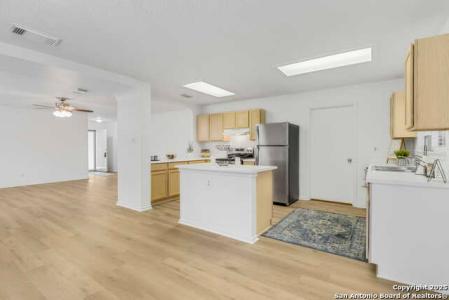 7906 Swindow Cir, Converse, Texas 78109, USA