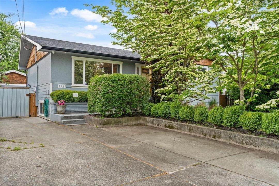 1723 AGASSIZ AVENUE, Agassiz, Colúmbia Britânica V0M 1A3, Canadá