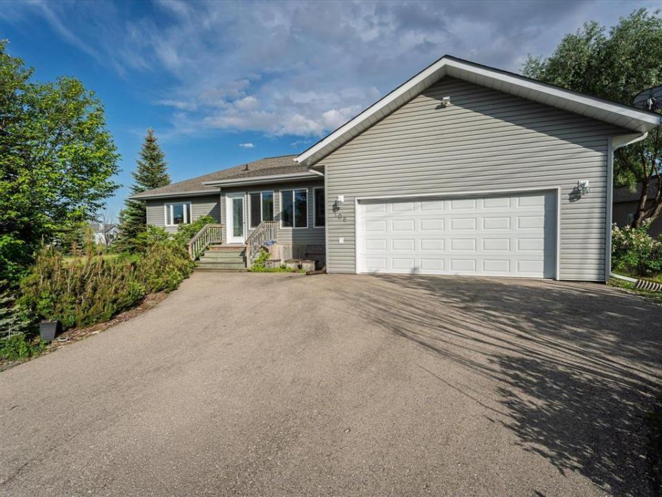 106 CORONA CRESCENT, Gimli, Manitoba R0C 1B0, Kanada