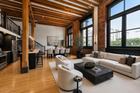 599 Rue Wellington, Montréal (Ville-Marie), Квебек H3C 5T2, Канада