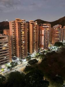 Av Cabriales Alquiler de Apartamento en La Trigaleña Edificio Plaza Asturias, バレンシア, Carabobo 2001, ベネズエラ