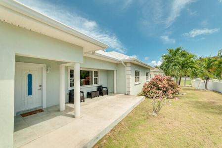 WEST BAY 3 BED SINGLE FAMILY HOME W/ OFFICE AND YARD, PET FRIENDLY, West Bay, Grand Cayman, Îles Caïmans