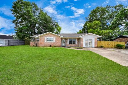 811 Hillcrest Drive, Conroe, Texas 77301, USA